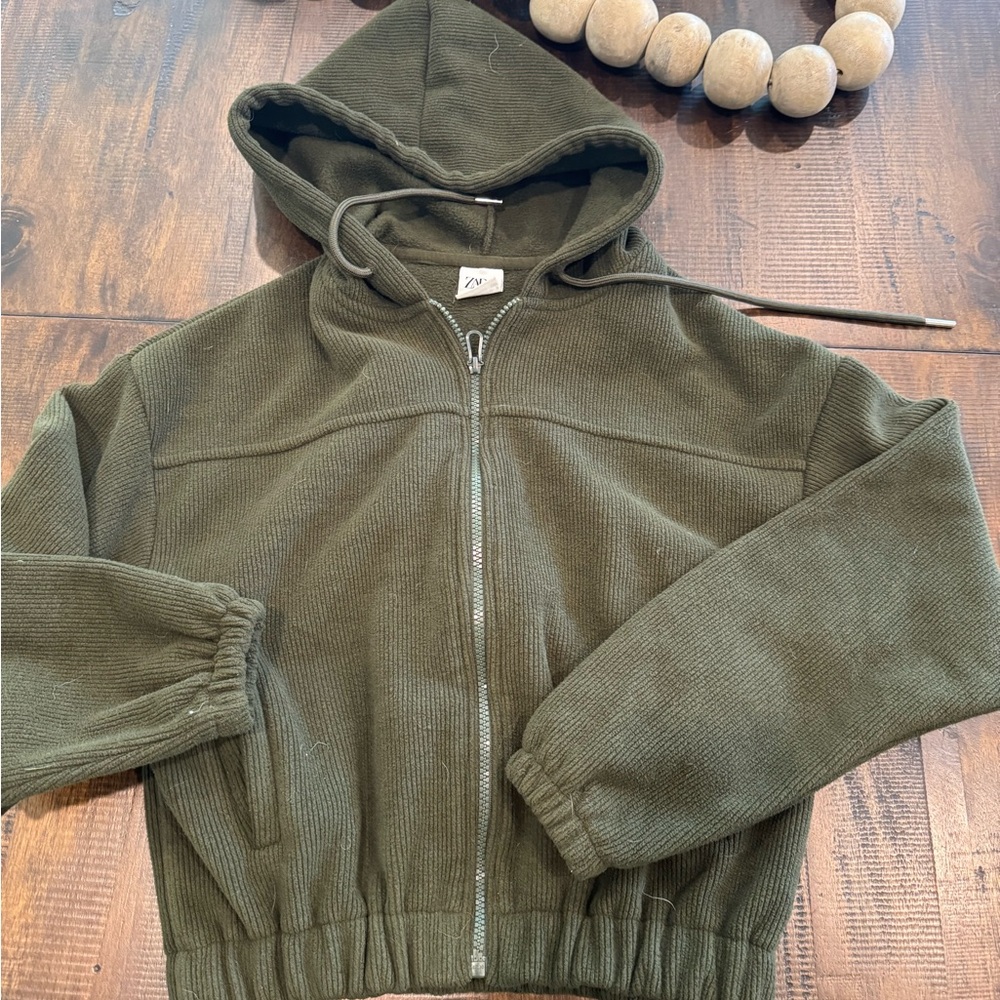Zara Women’s Large but fits like a medium cropped olive Green Zip-Up Jacket